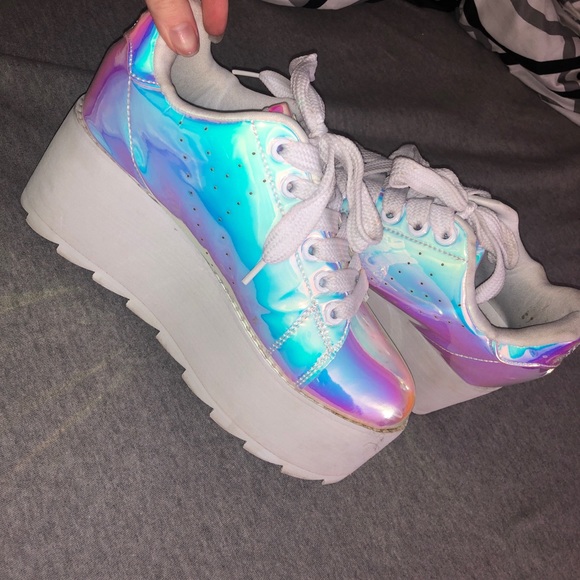 YRU Shoes - YRU platform shoe iridescent